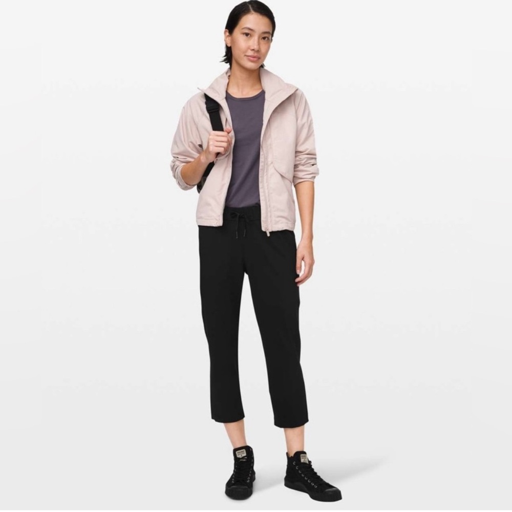 LULULEMON On The Fly Crop in Black (8)
